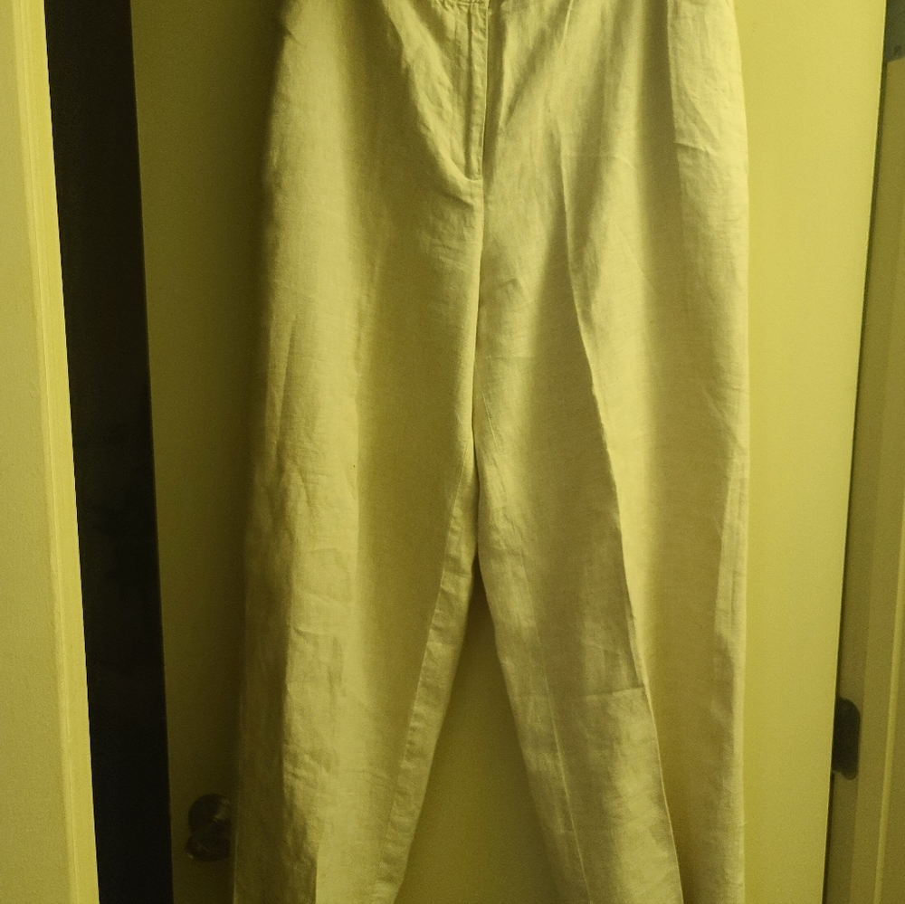 Lis Claiborne Pants.